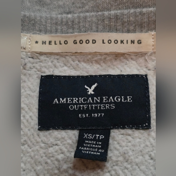 American Eagle Sequin Penguin Grey Sweatshirt XS Cute Cozy Winter Pullover - Picture 8 of 9